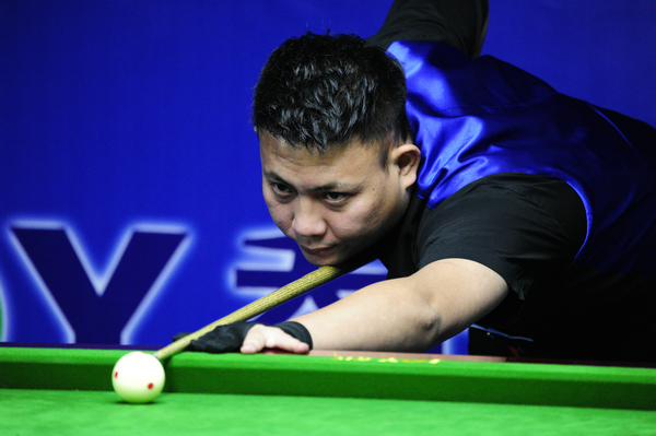 两车在进弯 两车在进弯