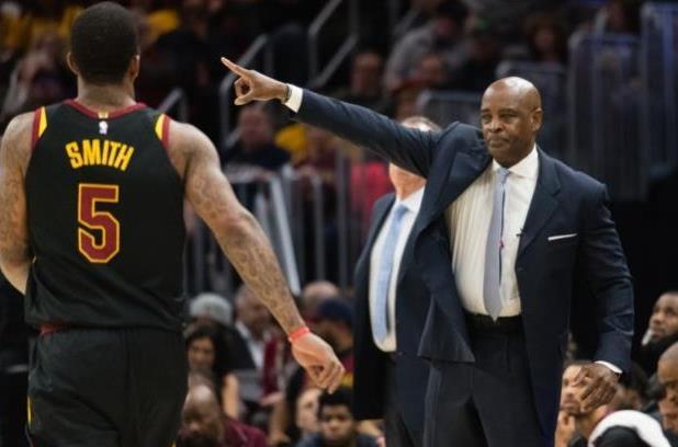 通過持續的 通過持續的