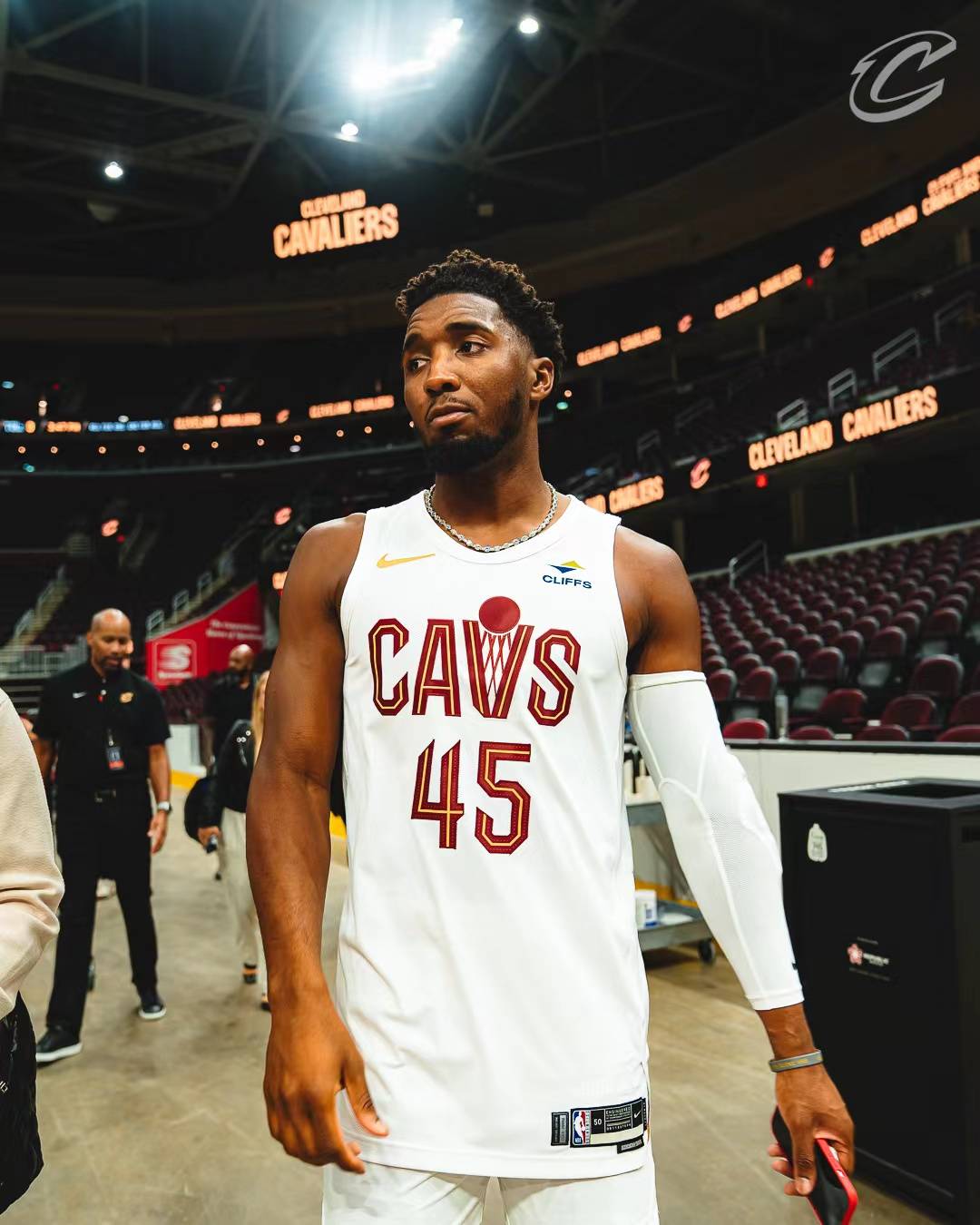 随后在右下 随后在右下